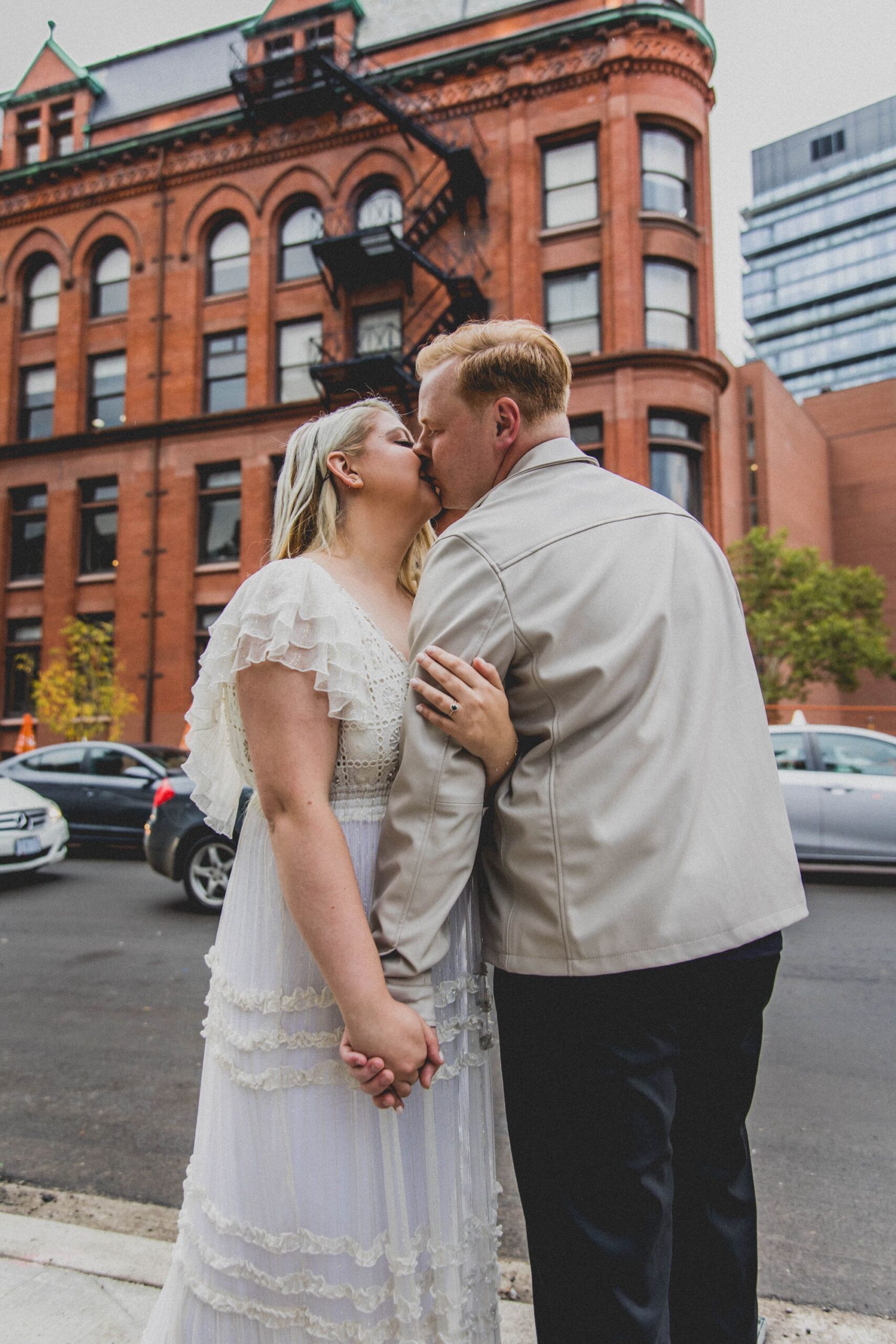 couple kissing toronto